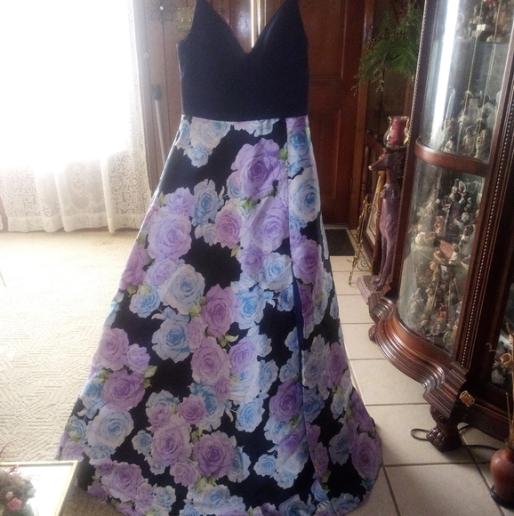 B. Darlin Gown - Picture 3 of 5